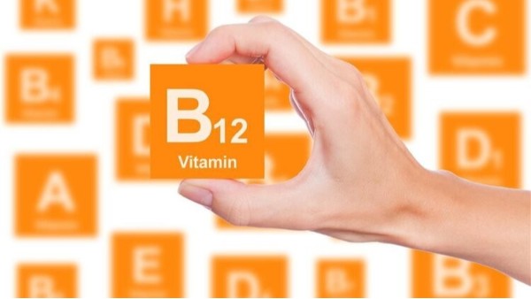 缺乏B12，身体会有4种表现，这4类人需补充